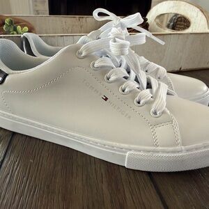Tommy Hilfiger woman’s  Sneakers 7.5